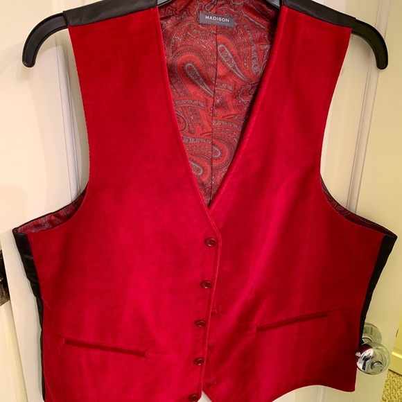 Red velvet vest - Picture 2 of 4